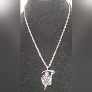 Elegant Silver Pendant Necklace